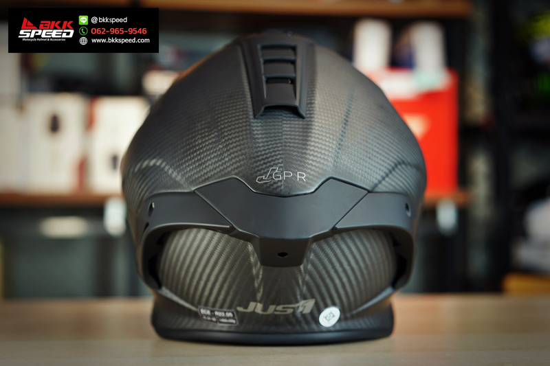 รูปสินค้าหมวกกันน็อคเต็มใบ แบรนด์ Just1 รุ่น J GPR ลาย/สี Carbon Matt สำหรับขี่มอเตอร์ไซค์ มุมด้านหลัง จาก BKKSPEED