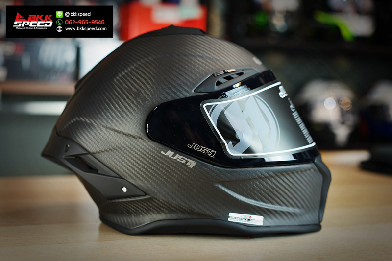 รูปสินค้าหมวกกันน็อคเต็มใบ แบรนด์ Just1 รุ่น J GPR ลาย/สี Carbon Matt สำหรับขี่มอเตอร์ไซค์ มุมด้านข้าง จาก BKKSPEED