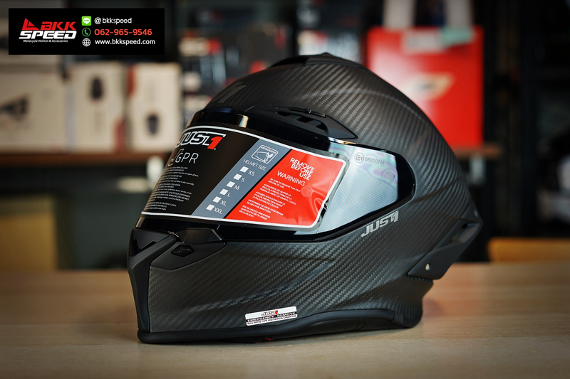 รูปสินค้าหมวกกันน็อคเต็มใบ แบรนด์ Just1 รุ่น J GPR ลาย/สี Carbon Matt สำหรับขี่มอเตอร์ไซค์ มุมหลักด้านหน้า จาก BKKSPEED