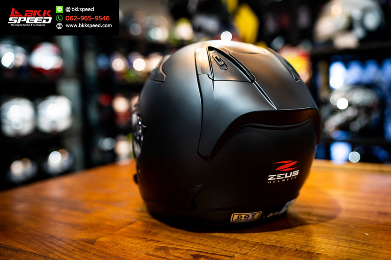 รูปสินค้าหมวกกันน็อคเต็มใบ แบรนด์ ZEUS รุ่น 627 ลาย/สี Matt Black สำหรับขี่มอเตอร์ไซค์ มุมด้านหลัง จาก BKKSPEED