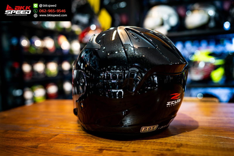 รูปสินค้าหมวกกันน็อคเต็มใบ แบรนด์ ZEUS รุ่น 627 ลาย/สี Metallic Black สำหรับขี่มอเตอร์ไซค์ มุมด้านข้าง จาก BKKSPEED
