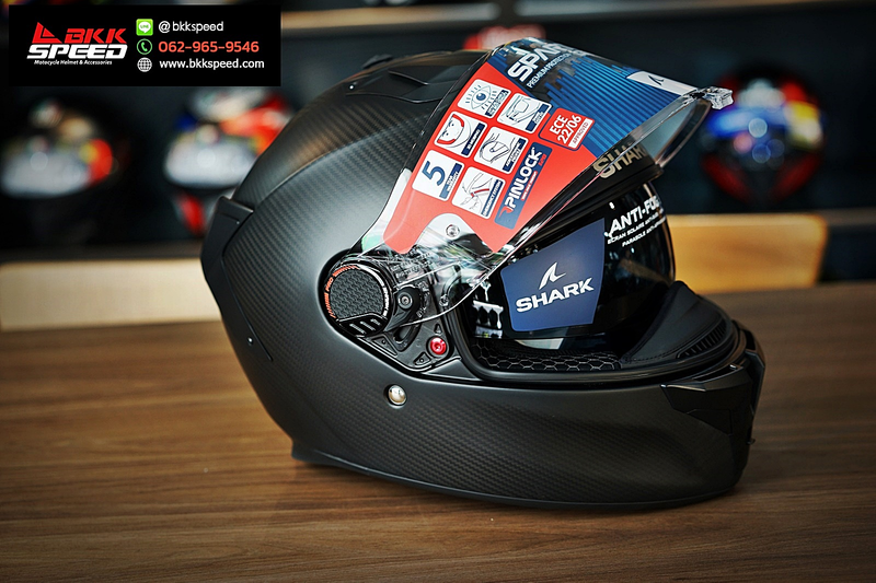 รูปสินค้าหมวกกันน็อคเต็มใบ แบรนด์ SHARK รุ่น Shark Spartan GT Pro Carbon ลาย/สี Spartan GT PRO Carbon Matt DMA สำหรับขี่มอเตอร์ไซค์ รูปเพิ่มเติม 7 จาก BKKSPEED