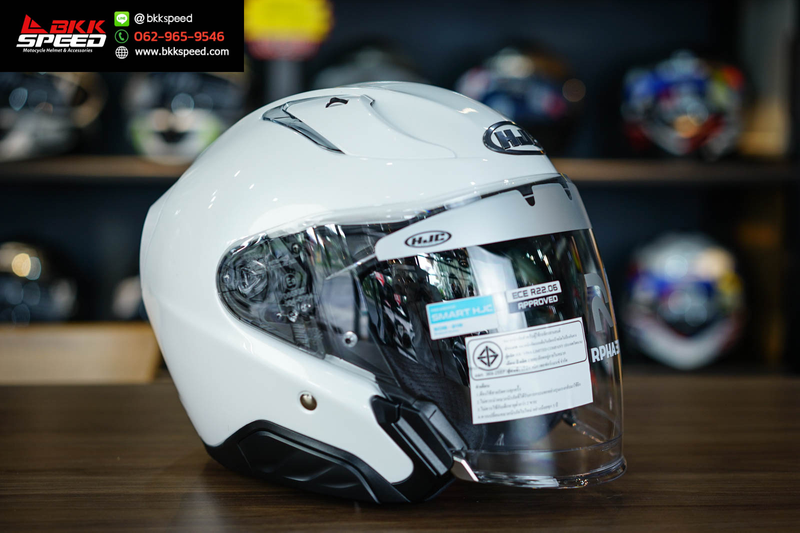 รูปสินค้าหมวกกันน็อคเต็มใบ แบรนด์ HJC รุ่น RPHA31 ลาย/สี Pearl White สำหรับขี่มอเตอร์ไซค์ มุมด้านข้าง จาก BKKSPEED