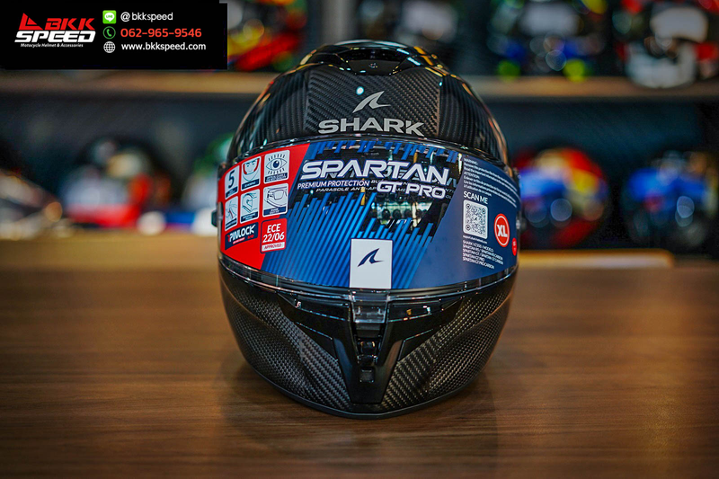 รูปสินค้าหมวกกันน็อคเต็มใบ แบรนด์ SHARK รุ่น Shark Spartan GT Pro Carbon ลาย/สี Spartan GT Pro carbon DAD (ECE 22.06) สำหรับขี่มอเตอร์ไซค์ มุมด้านหลัง จาก BKKSPEED