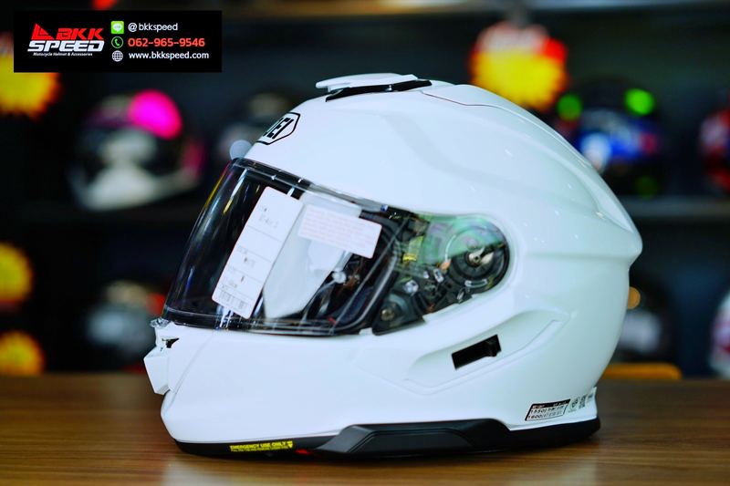 รูปสินค้าหมวกกันน็อคเต็มใบ แบรนด์ SHOEI รุ่น Shoei GT AIR 3 ลาย/สี GT AIR 3 White สำหรับขี่มอเตอร์ไซค์ มุมหลักด้านหน้า จาก BKKSPEED