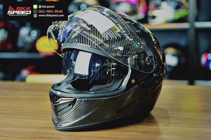 รูปสินค้าหมวกกันน็อคเต็มใบ แบรนด์ Scorpion EXO รุ่น Scorpion EXO 1400 Carbon ลาย/สี 1400 Carbon EVO II (2) สำหรับขี่มอเตอร์ไซค์ รูปเพิ่มเติม 5 จาก BKKSPEED