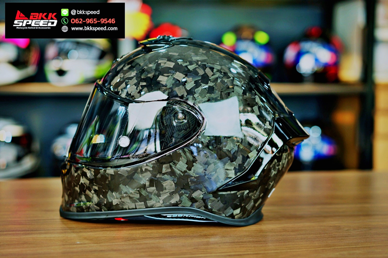 รูปสินค้าหมวกกันน็อคเต็มใบ แบรนด์ Scorpion EXO รุ่น Scorpion EXO R1 Air ลาย/สี Scorpion R1 AIR EVO Carbon Onyx (Carbon Forged) สำหรับขี่มอเตอร์ไซค์ รูปเพิ่มเติม 5 จาก BKKSPEED
