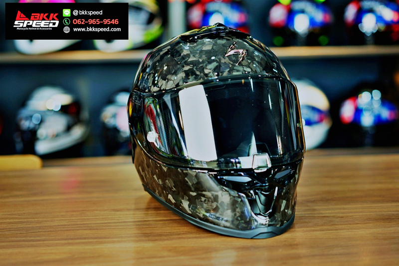 รูปสินค้าหมวกกันน็อคเต็มใบ แบรนด์ Scorpion EXO รุ่น Scorpion EXO R1 Air ลาย/สี Scorpion R1 AIR EVO Carbon Onyx (Carbon Forged) สำหรับขี่มอเตอร์ไซค์ มุมด้านหลัง จาก BKKSPEED