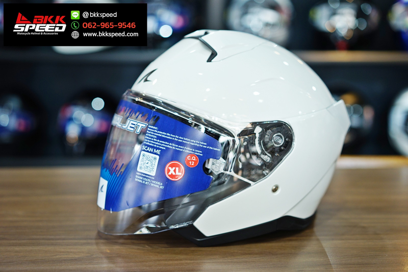 รูปสินค้าหมวกกันน็อคเต็มใบ แบรนด์ SHARK รุ่น SKWAL ลาย/สี JET BLANK GLOSSY WHITE (W05) สำหรับขี่มอเตอร์ไซค์ มุมด้านหลัง จาก BKKSPEED