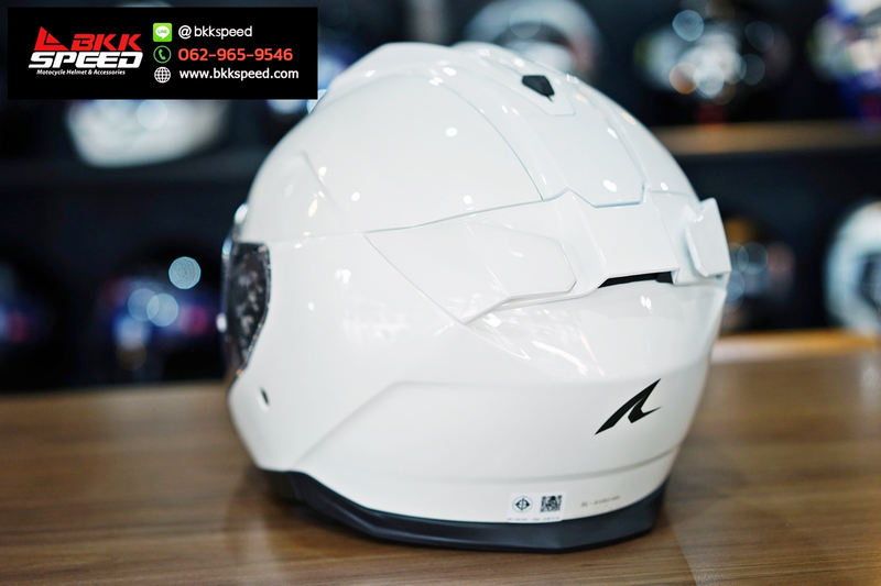 รูปสินค้าหมวกกันน็อคเต็มใบ แบรนด์ SHARK รุ่น SKWAL ลาย/สี JET BLANK GLOSSY WHITE (W05) สำหรับขี่มอเตอร์ไซค์ รายละเอียดสินค้า จาก BKKSPEED