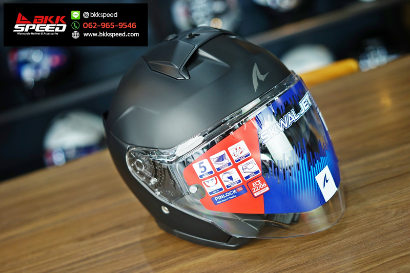 รูปสินค้าหมวกกันน็อคเต็มใบ แบรนด์ SHARK รุ่น Skwal ลาย/สี JET Dark Shadow Edition Matt Black (KMA) สำหรับขี่มอเตอร์ไซค์ รูปเพิ่มเติม 6 จาก BKKSPEED