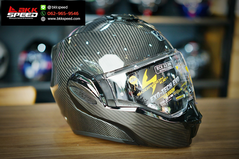 รูปสินค้าหมวกกันน็อคเต็มใบ แบรนด์ Scorpion EXO รุ่น Scorpion EXO Tech ลาย/สี Tech EVO Carbon (Flip Back) ECE R22.06 สำหรับขี่มอเตอร์ไซค์ มุมด้านข้าง จาก BKKSPEED