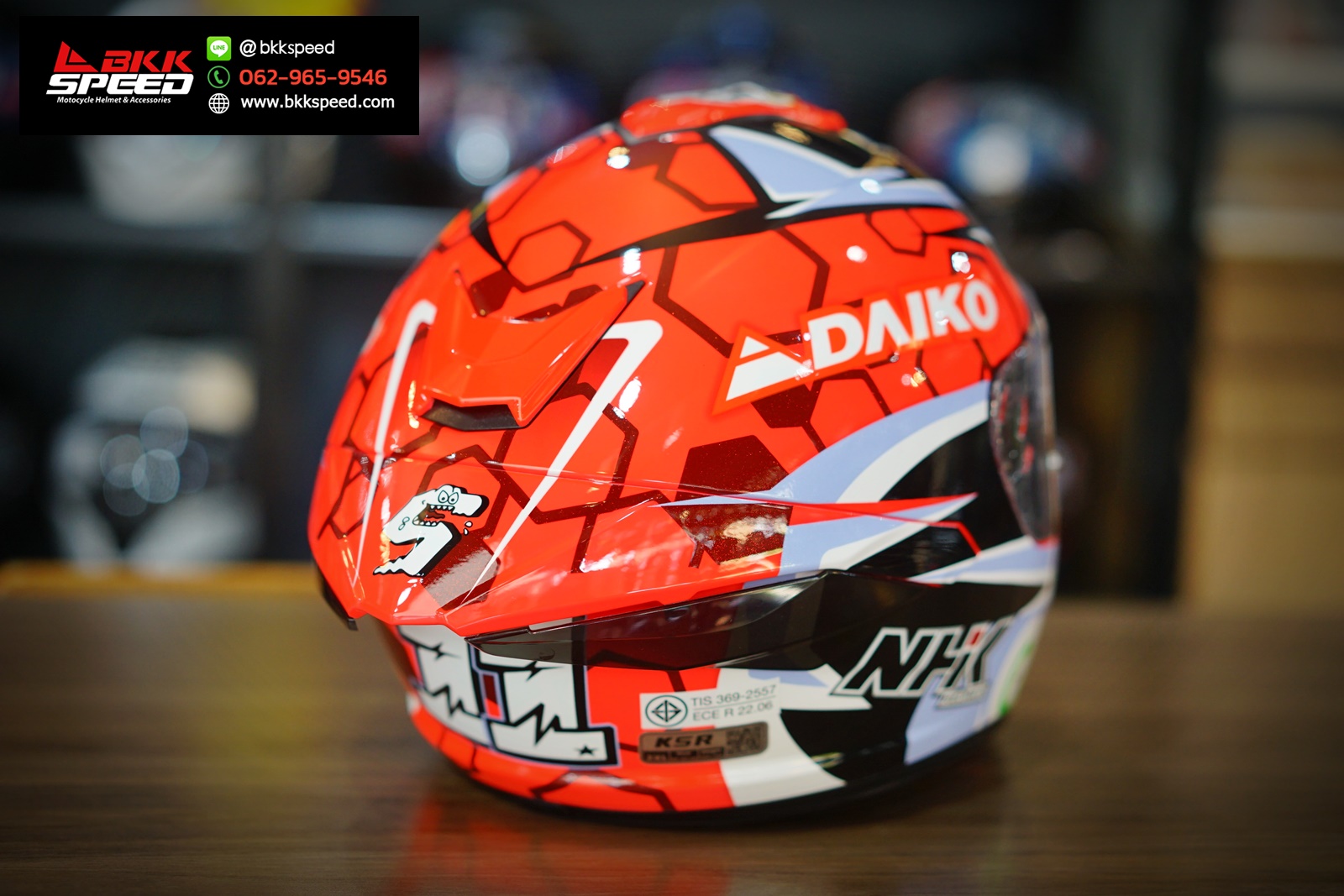 รูปสินค้าหมวกกันน็อคเต็มใบ แบรนด์ NHK รุ่น K5R ลาย/สี Matteo Ferrari สำหรับขี่มอเตอร์ไซค์ มุมด้านข้าง จาก BKKSPEED