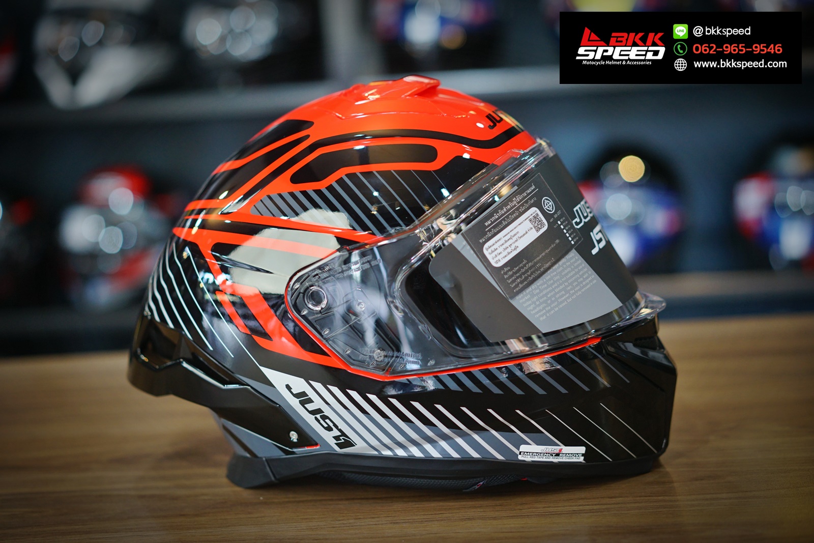 รูปสินค้าหมวกกันน็อคเต็มใบ แบรนด์ Just1 รุ่น Just1 JSTR ลาย/สี JSTR Tactical Silver Red สำหรับขี่มอเตอร์ไซค์ มุมหลักด้านหน้า จาก BKKSPEED