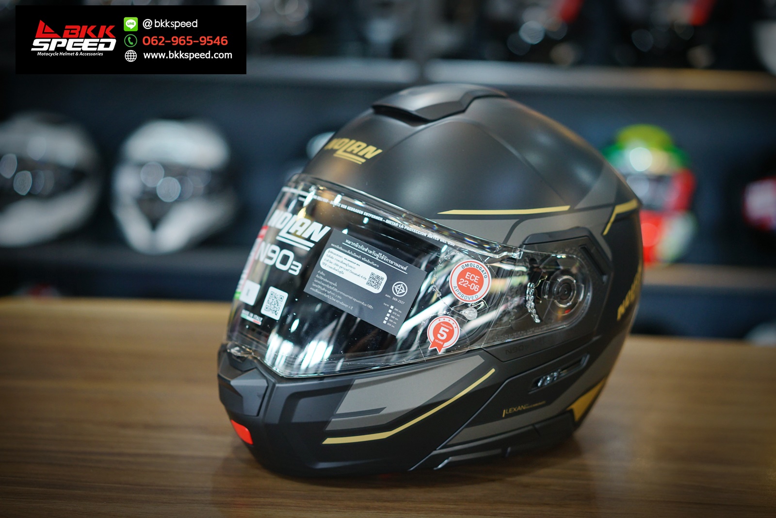 รูปสินค้าหมวกกันน็อคเต็มใบ แบรนด์ Nolan รุ่น Nolan N90.3 ลาย/สี N90.3 Sincrono Matt Black Gold (351) สำหรับขี่มอเตอร์ไซค์ มุมหลักด้านหน้า จาก BKKSPEED