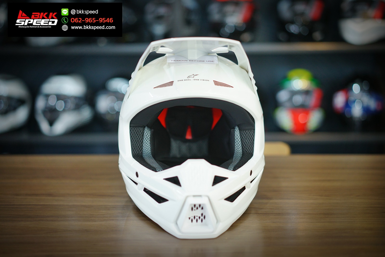 รูปสินค้าหมวกกันน็อคเต็มใบ แบรนด์ Alpinestars รุ่น Alpinestars SM3 ลาย/สี SM3 Solid White สำหรับขี่มอเตอร์ไซค์ มุมด้านข้าง จาก BKKSPEED