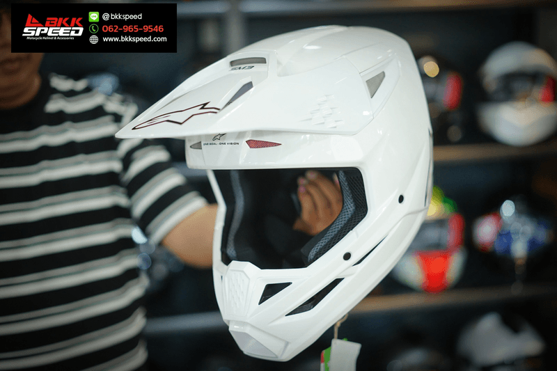 รูปสินค้าหมวกกันน็อคเต็มใบ แบรนด์ Alpinestars รุ่น Alpinestars SM3 ลาย/สี SM3 Solid White สำหรับขี่มอเตอร์ไซค์ รูปเพิ่มเติม 5 จาก BKKSPEED