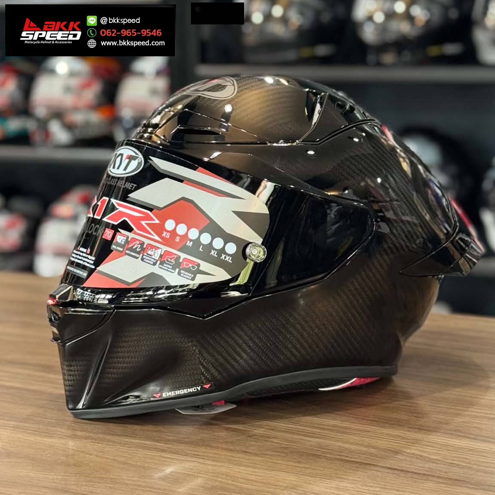 รูปสินค้าหมวกกันน็อคเต็มใบ แบรนด์ KYT รุ่น KYT R1R Carbon ลาย/สี R1R Carbon สำหรับขี่มอเตอร์ไซค์ มุมหลักด้านหน้า จาก BKKSPEED
