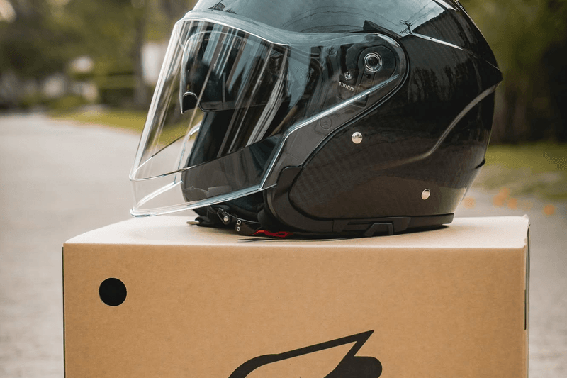 รูปสินค้าหมวกกันน็อคเต็มใบ แบรนด์ ZEUS รุ่น 630 ลาย/สี Carbon openface สำหรับขี่มอเตอร์ไซค์ มุมหลักด้านหน้า จาก BKKSPEED