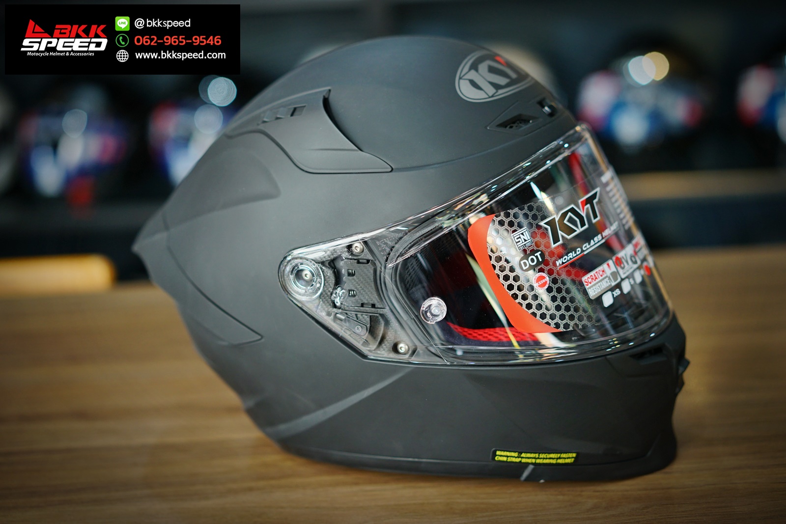 รูปสินค้าหมวกกันน็อคเต็มใบ แบรนด์ KYT รุ่น Striker ลาย/สี solid matt black สำหรับขี่มอเตอร์ไซค์ มุมด้านข้าง จาก BKKSPEED