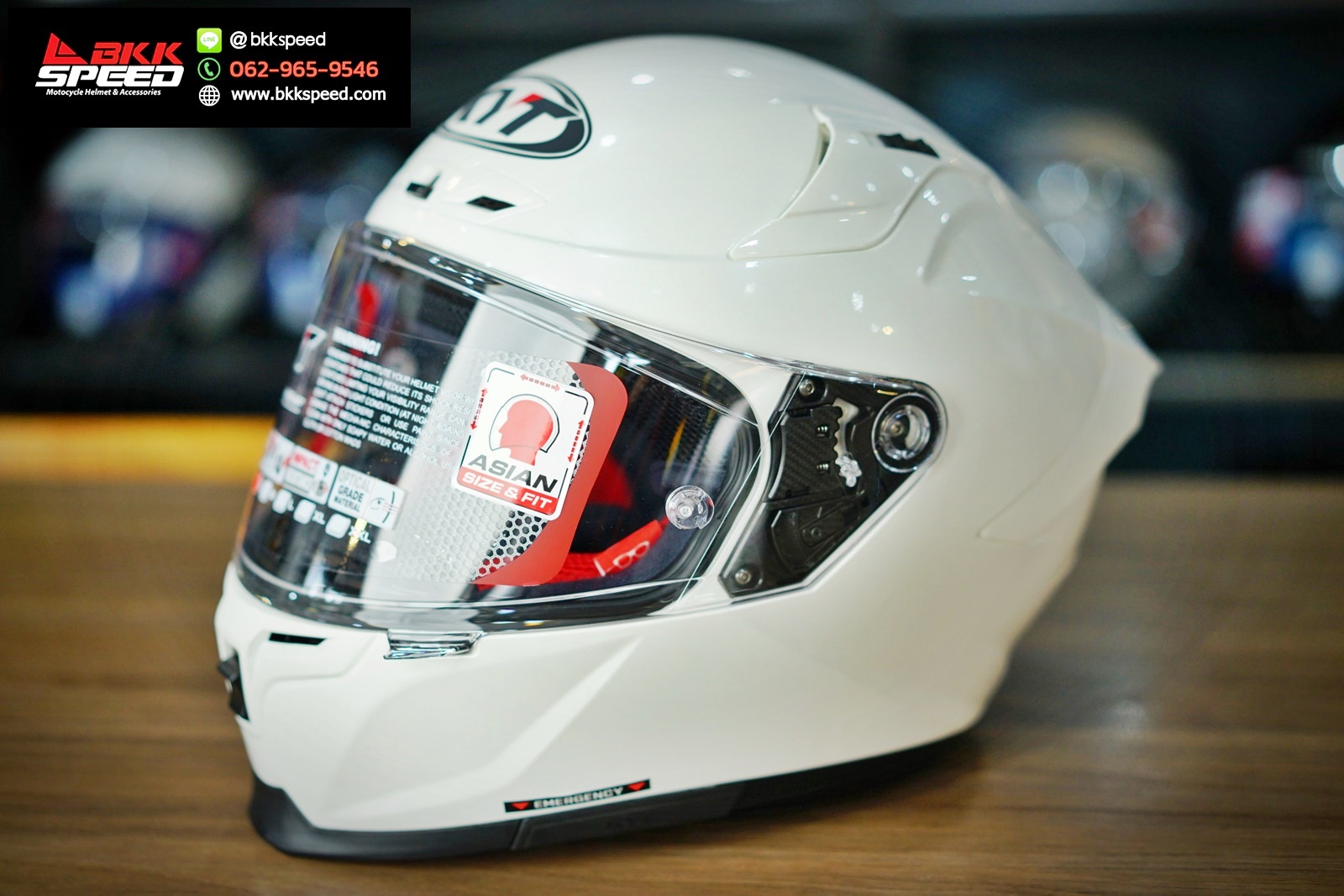 รูปสินค้าหมวกกันน็อคเต็มใบ แบรนด์ KYT รุ่น KYT Striker ลาย/สี Striker Solid White สำหรับขี่มอเตอร์ไซค์ มุมหลักด้านหน้า จาก BKKSPEED