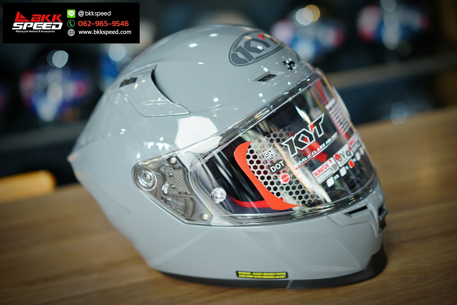 รูปสินค้าหมวกกันน็อคเต็มใบ แบรนด์ KYT รุ่น KYT Striker ลาย/สี Striker Solid Grey สำหรับขี่มอเตอร์ไซค์ มุมด้านข้าง จาก BKKSPEED