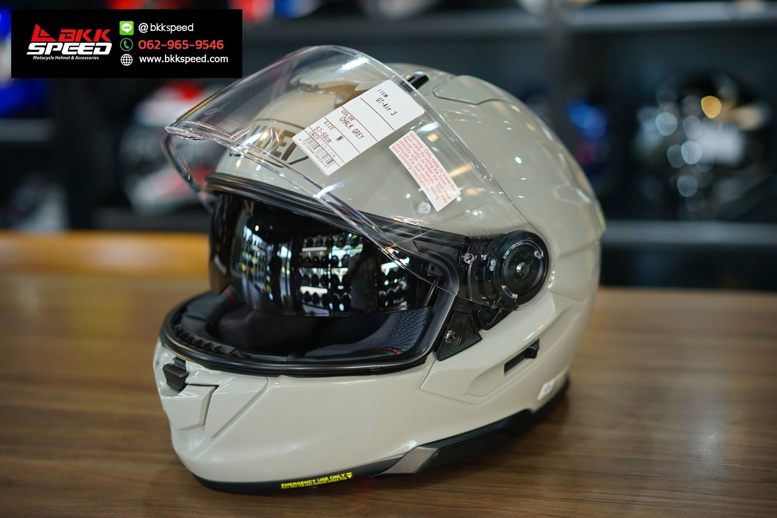 รูปสินค้าหมวกกันน็อคเต็มใบ แบรนด์ SHOEI รุ่น Shoei GT AIR 3 ลาย/สี GT AIR 3 Chalk Grey สำหรับขี่มอเตอร์ไซค์ มุมหลักด้านหน้า จาก BKKSPEED