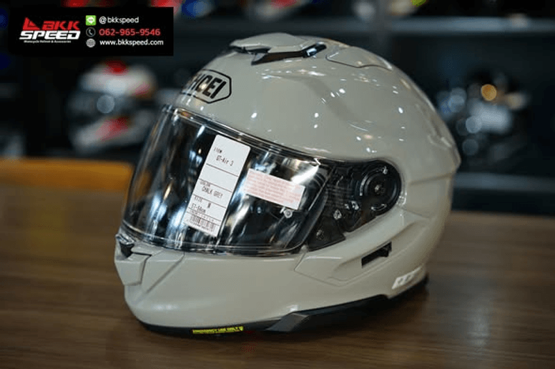 รูปสินค้าหมวกกันน็อคเต็มใบ แบรนด์ SHOEI รุ่น Shoei GT AIR 3 ลาย/สี GT AIR 3 Chalk Grey สำหรับขี่มอเตอร์ไซค์ มุมด้านข้าง จาก BKKSPEED