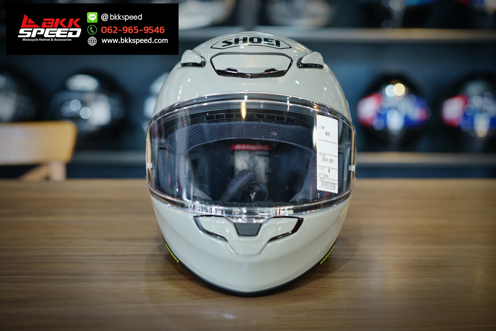รูปสินค้าหมวกกันน็อคเต็มใบ แบรนด์ SHOEI รุ่น SHOEI NXR2 ลาย/สี NXR2 Solid Chalk Grey สำหรับขี่มอเตอร์ไซค์ มุมด้านข้าง จาก BKKSPEED