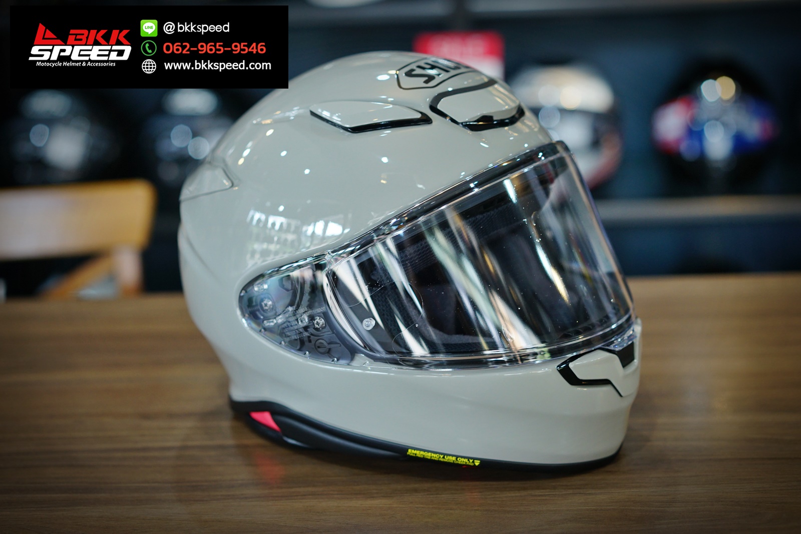 รูปสินค้าหมวกกันน็อคเต็มใบ แบรนด์ SHOEI รุ่น SHOEI NXR2 ลาย/สี NXR2 Solid Chalk Grey สำหรับขี่มอเตอร์ไซค์ มุมหลักด้านหน้า จาก BKKSPEED