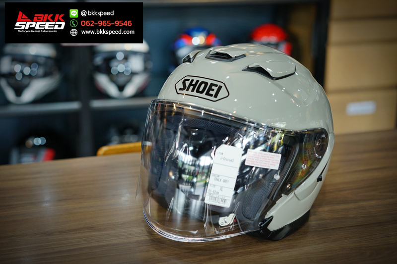 รูปสินค้าหมวกกันน็อคเต็มใบ แบรนด์ SHOEI รุ่น SHOIE J Cruise 3 ลาย/สี J cruise 3 Chalk Grey สำหรับขี่มอเตอร์ไซค์ มุมด้านข้าง จาก BKKSPEED