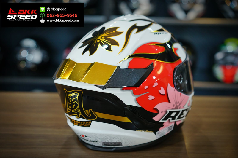 รูปสินค้าหมวกกันน็อคเต็มใบ แบรนด์ Real รุ่น Real Hurricane ลาย/สี Hurricane Sakura Kaze White Gold สำหรับขี่มอเตอร์ไซค์ มุมด้านข้าง จาก BKKSPEED